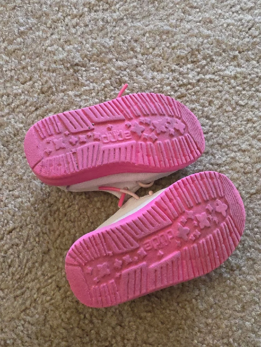 Girls Wendy Hey Dudes with Pink Sole and Heart Design Size 5C
